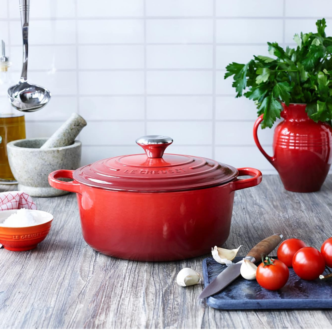 Le Creuset Signature Enamelled Cast Iron Round Dutch Oven